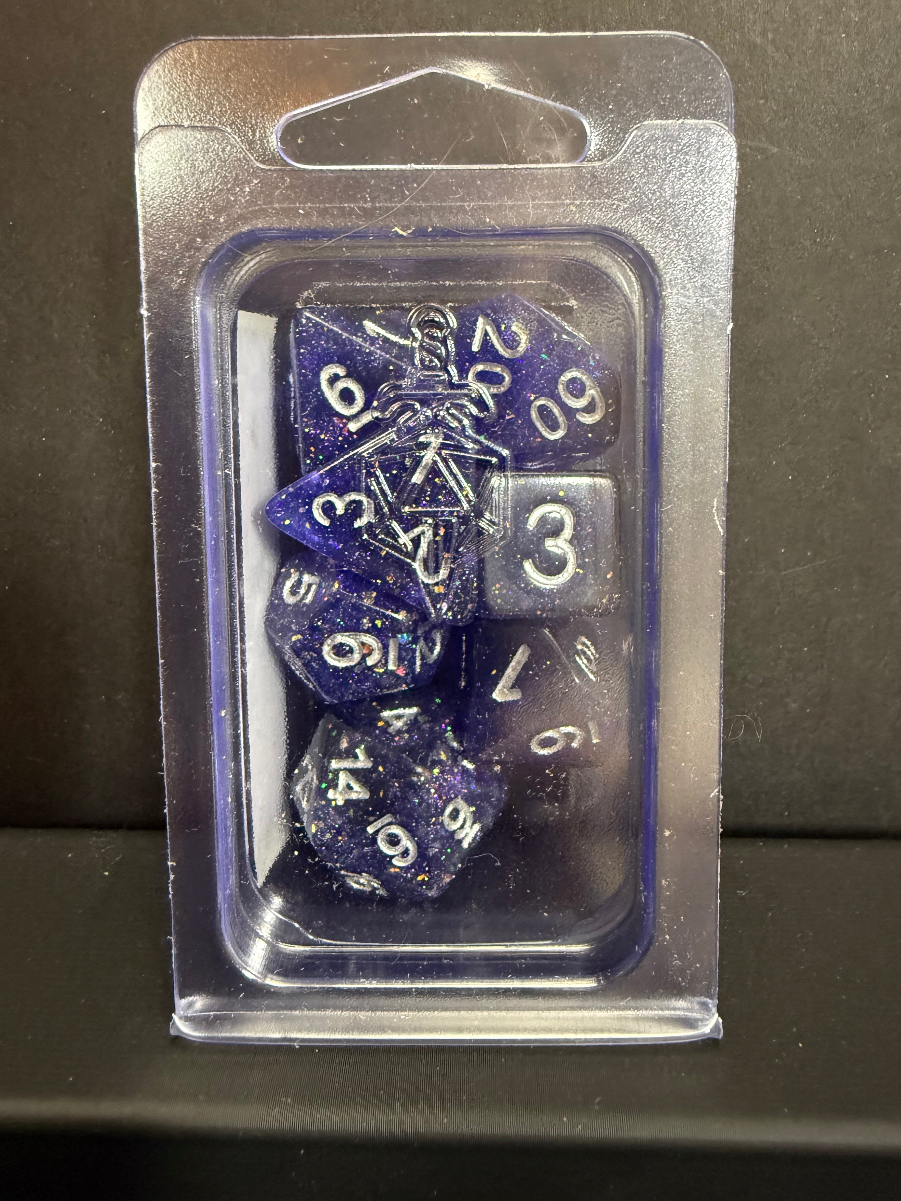 Fanroll 16mm Resin Poly Eternal: Glitter Blue/Black Dice Set
