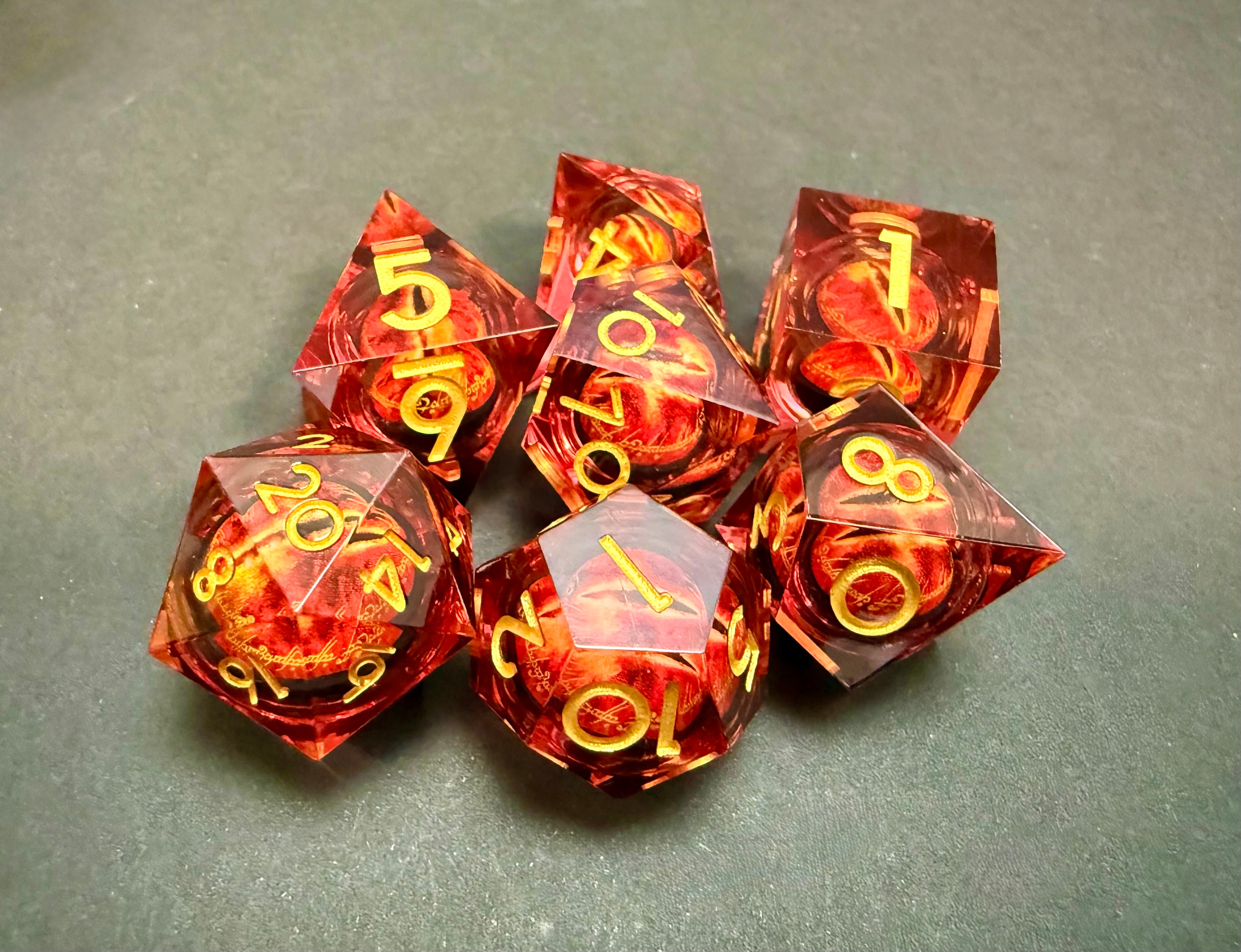 Eye of Sauron Lord of the Rings Red & Gold Dice Set 7PCS
