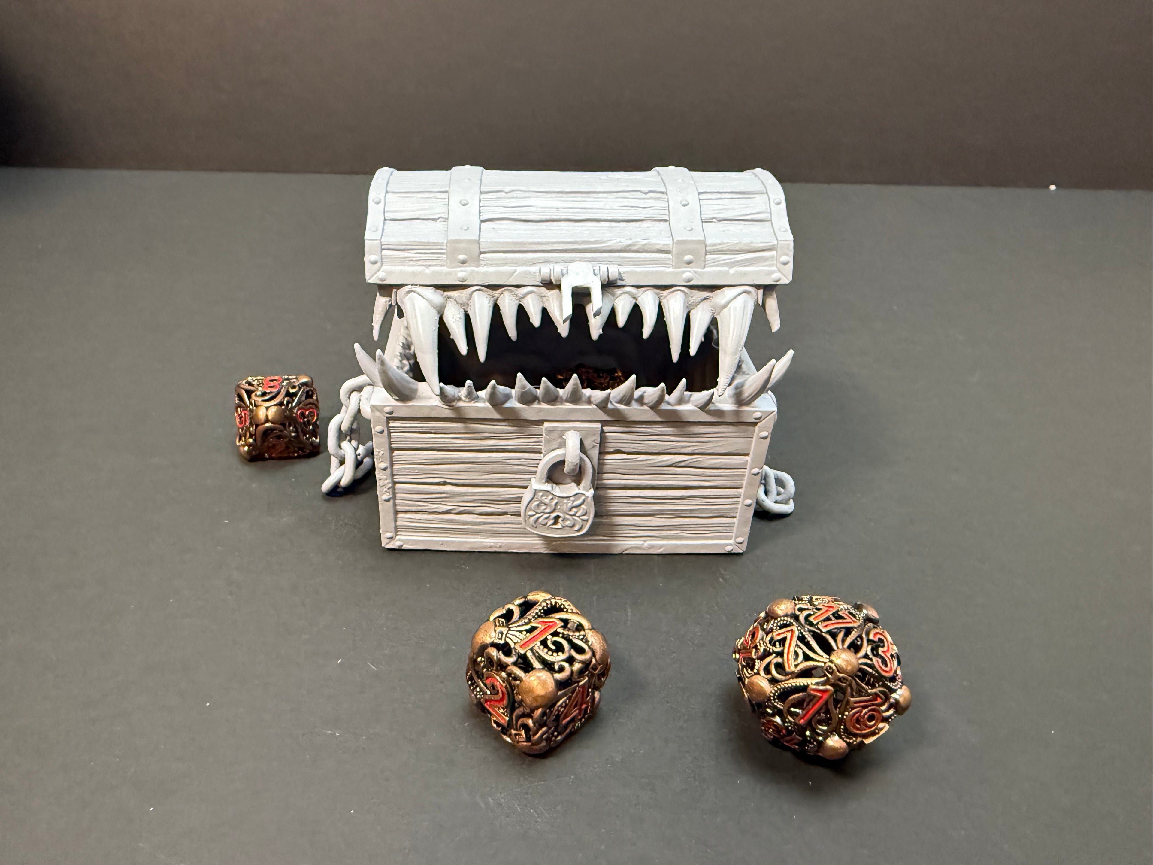 Mimic Hinged Dice Box