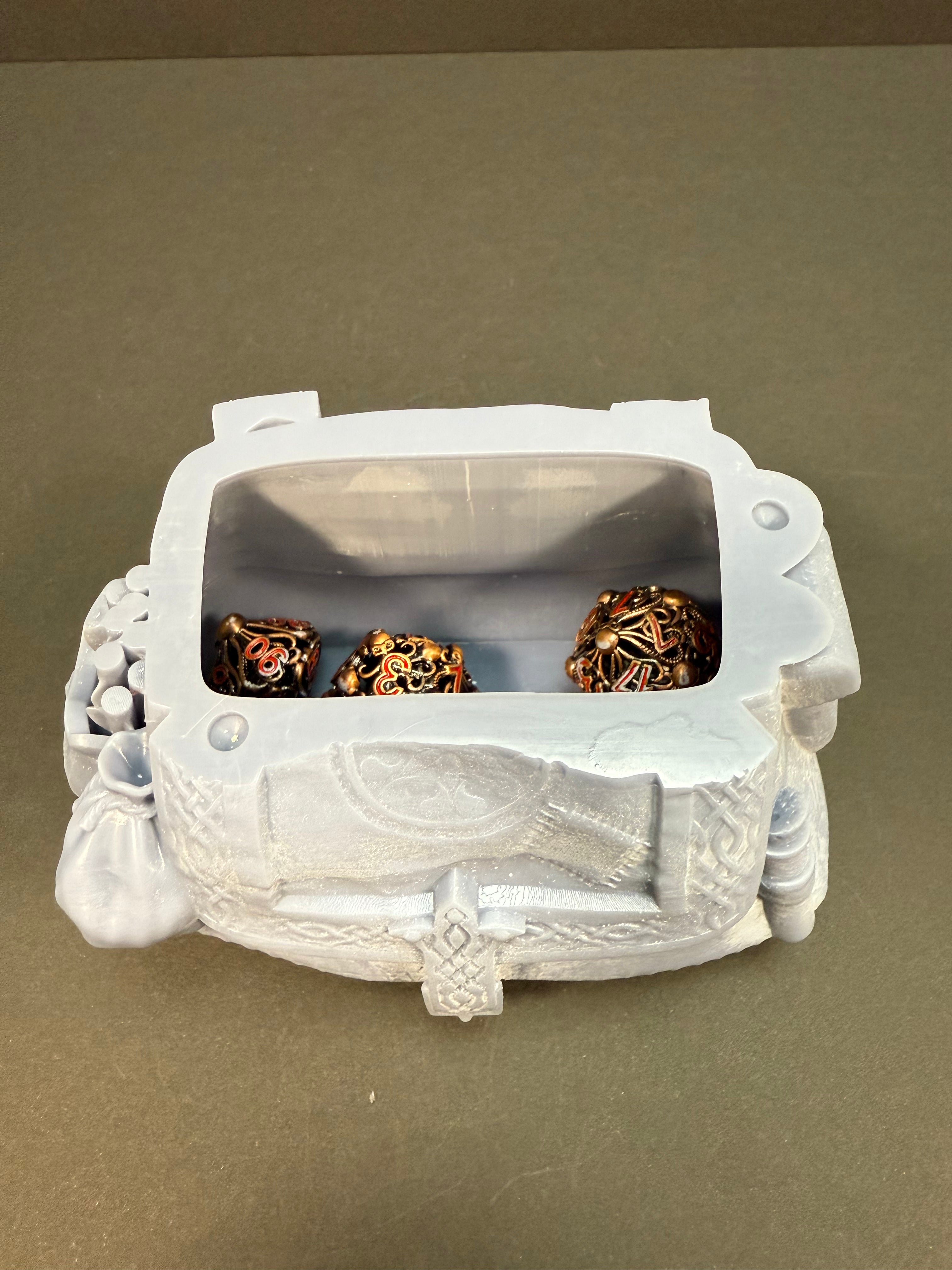 Rogue Dice Box with magnetic lid