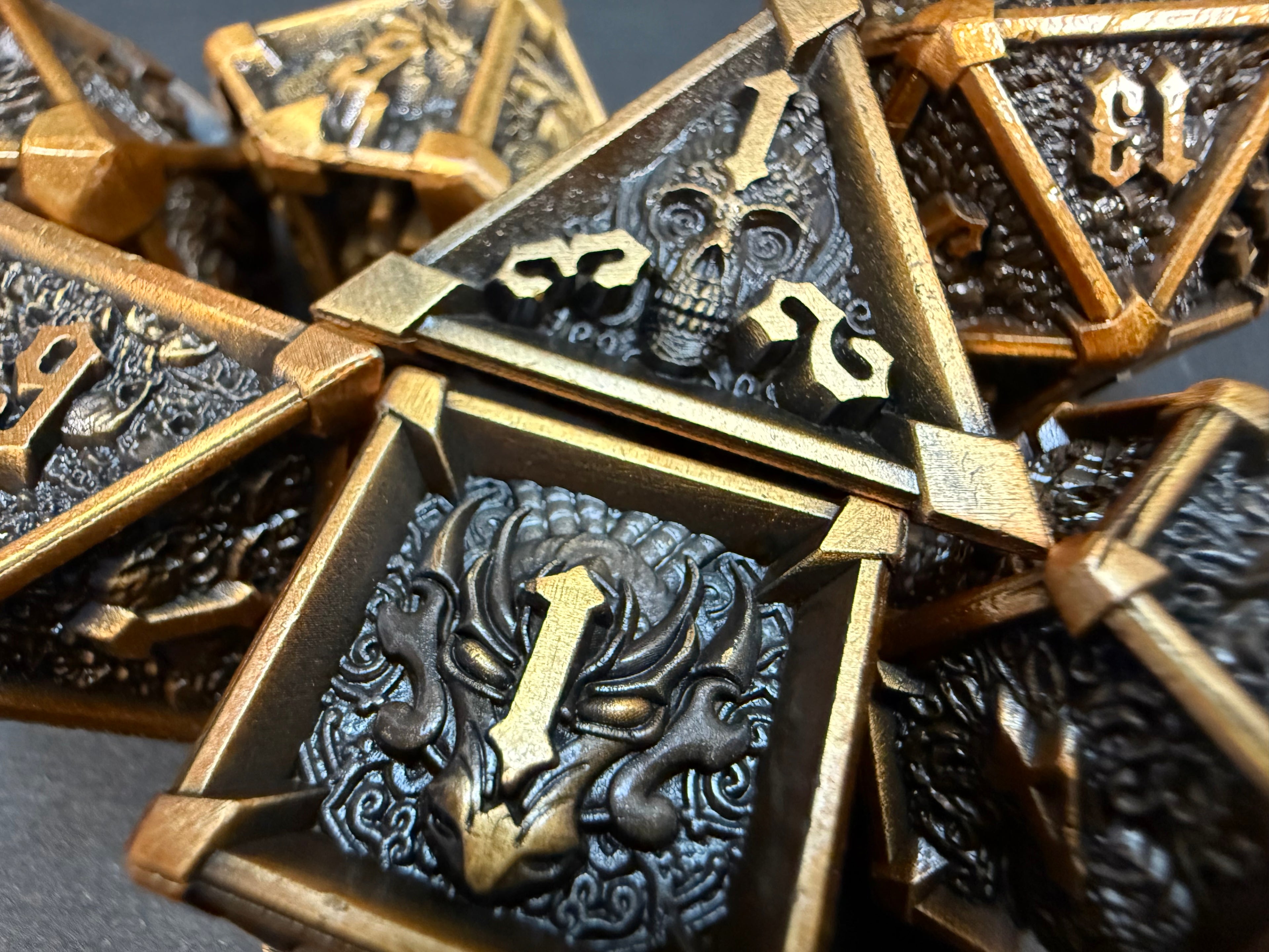 Gold & Black Metal Dragon & Skull Dice Set 7PCS