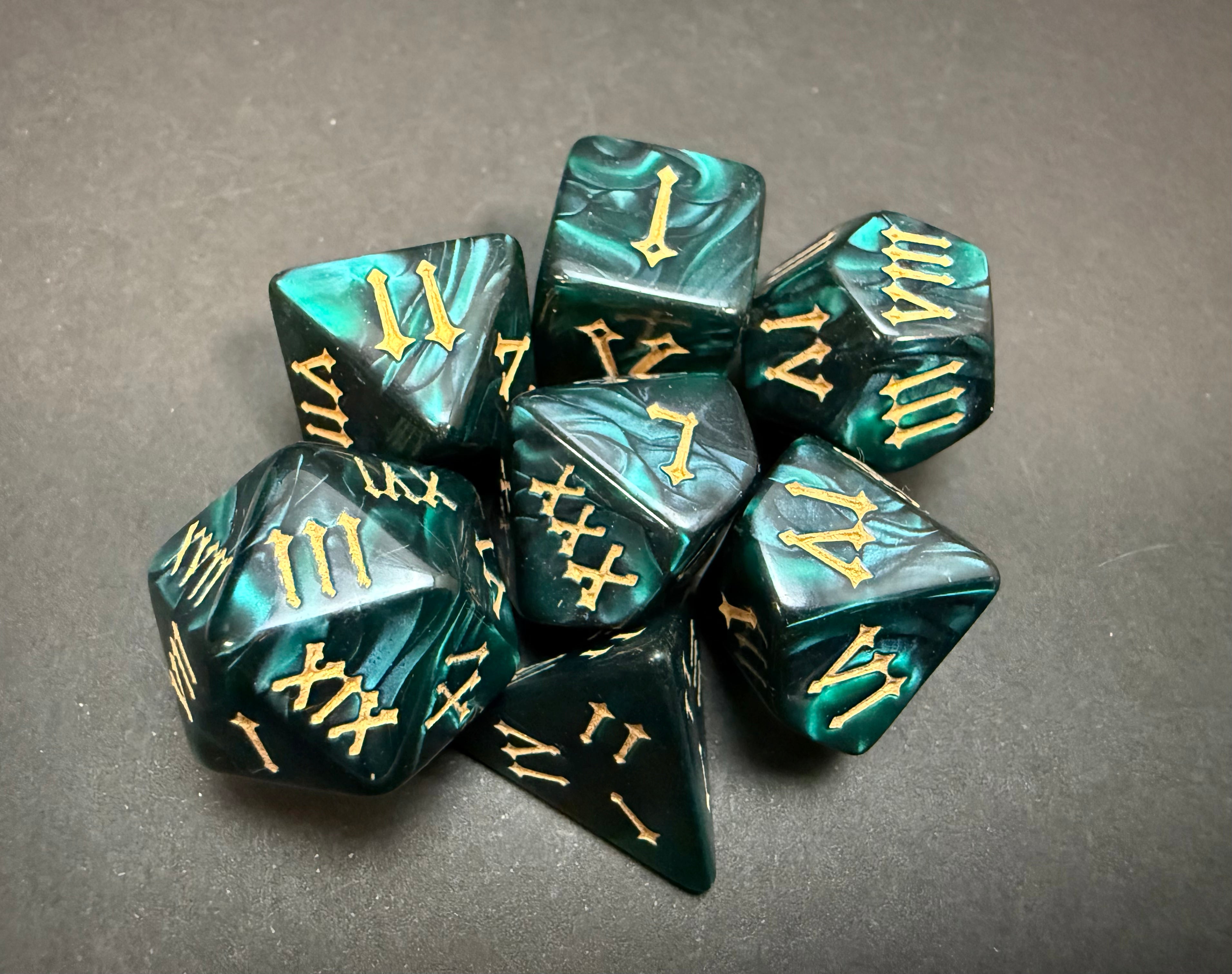 Roman Numerals Dice Set 7PCS (choice of colours)