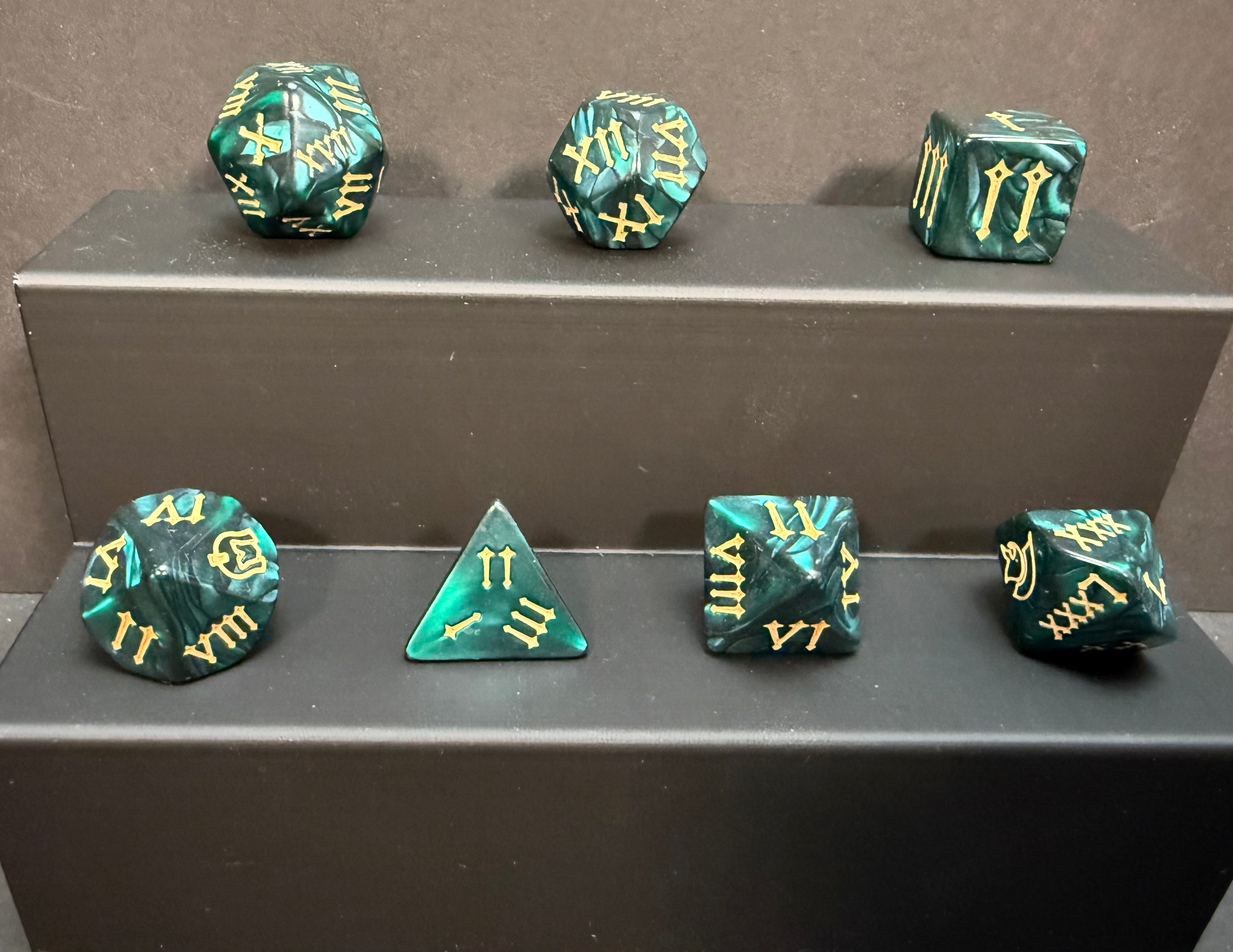 Roman Numerals Dice Set 7PCS (choice of colours)