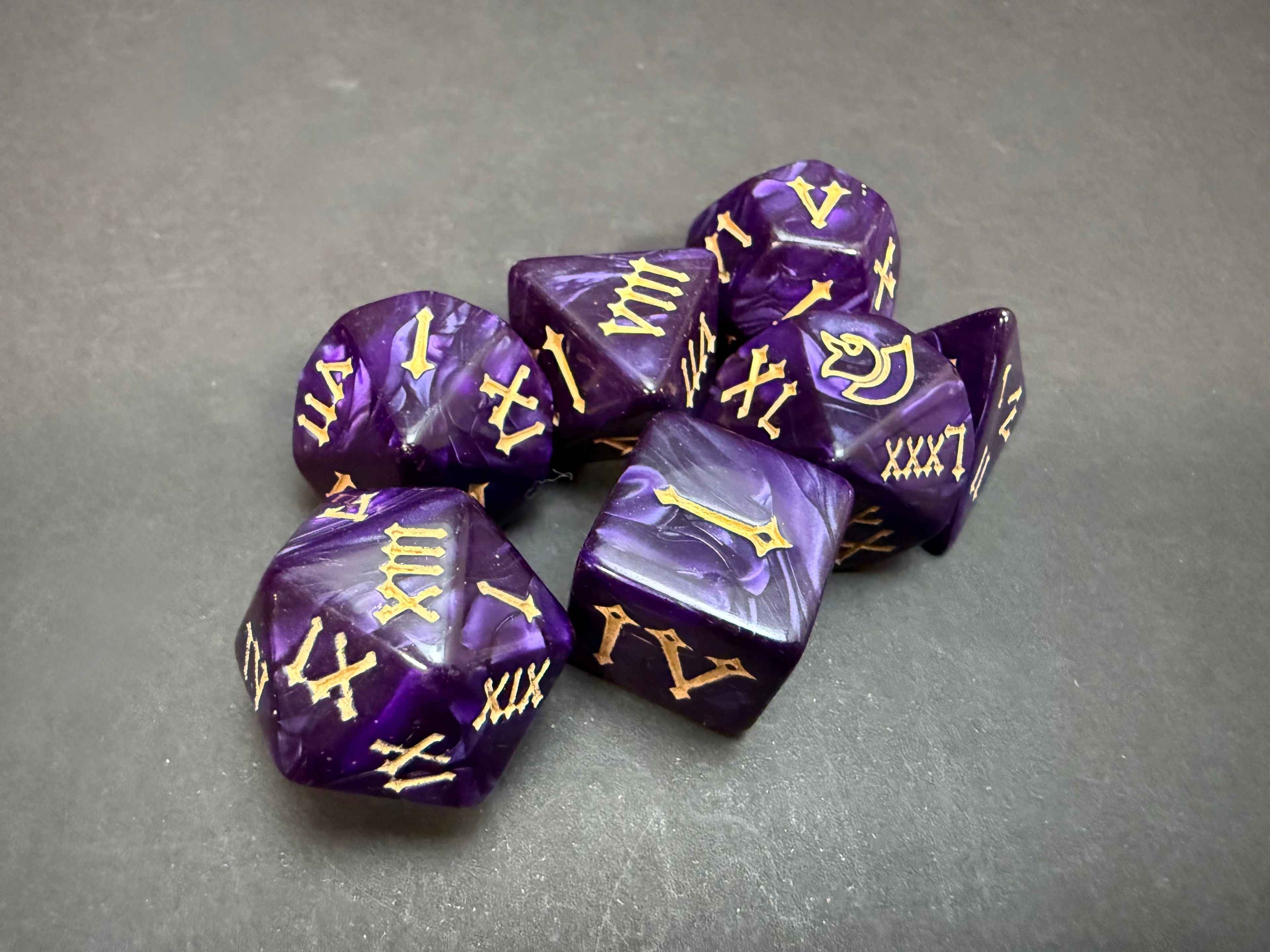 Roman Numerals Dice Set 7PCS (choice of colours)