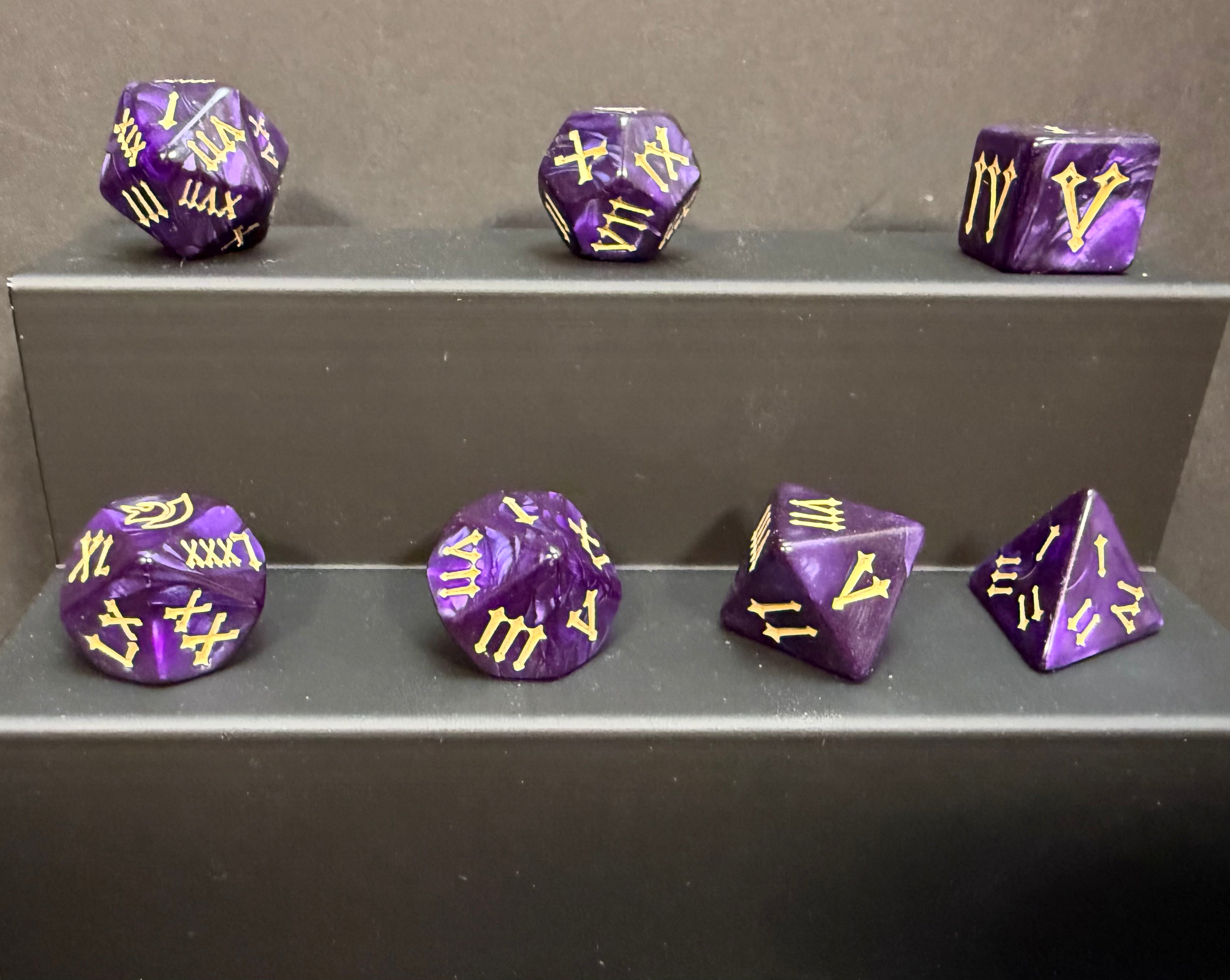 Roman Numerals Dice Set 7PCS (choice of colours)