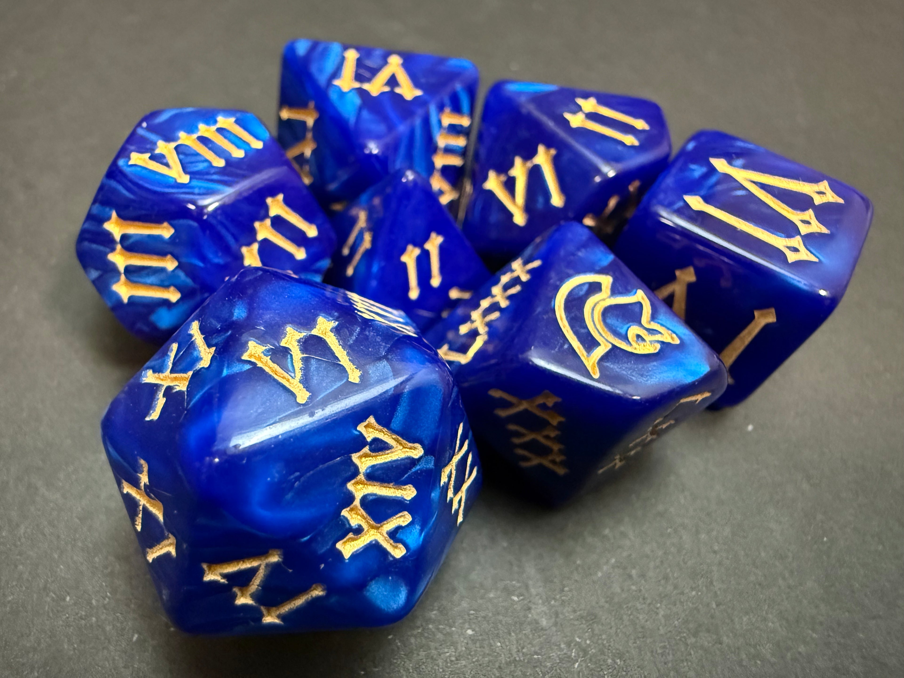 Roman Numerals Dice Set 7PCS (choice of colours)