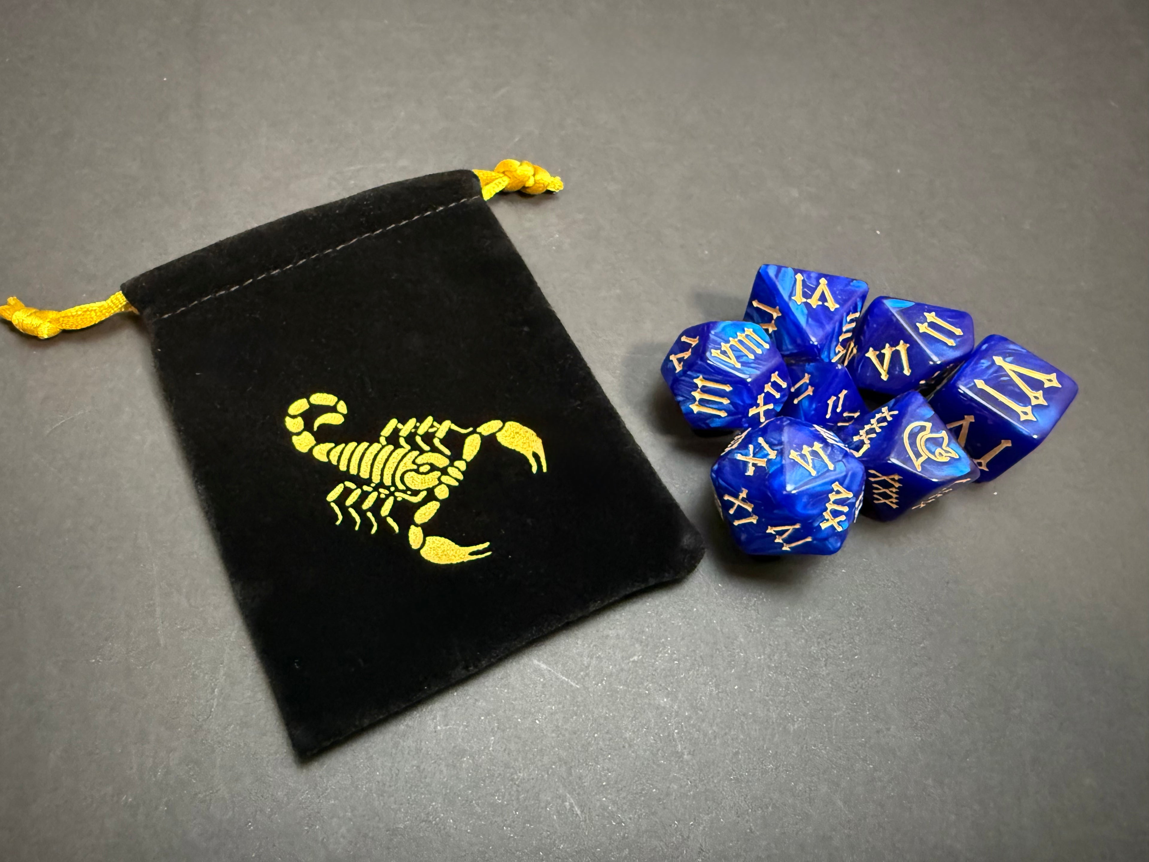 Roman Numerals Dice Set 7PCS (choice of colours)